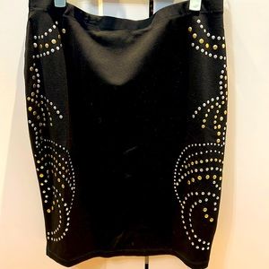 Lady’s stretchy skirt